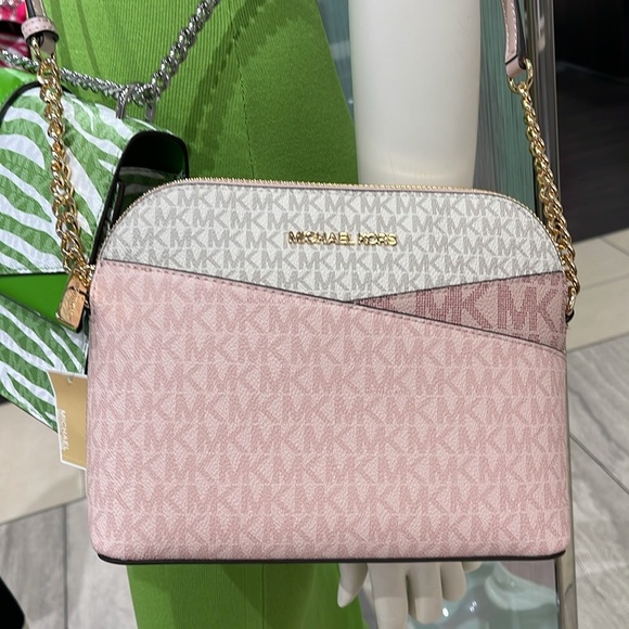 Michael Kors Jet Set Travel Md Color-Block Signature Logo Crossbody
Powder Blush - Picture 8 of 16